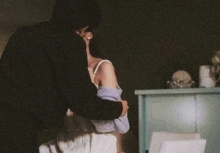 Khi đàn ông nói thật trên giường ngủ, phụ nữ mới hiểu mình đã ngây thơ thế nào!