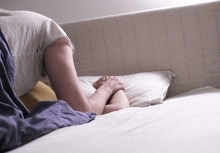 Trong lúc chụp ảnh cưới mở điện thoại chồng ra xem rồi nhìn thấy đoạn video không thể tin nổi của anh và người quen