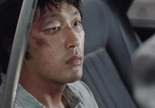 Tuổi già mới đẻ được con trai, 1 cặp vợ chồng chiều con hết mực để rồi hơn 20 năm sau bi kịch đổ ập xuống!