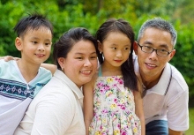 4 hành động bố làm với mẹ quyết định tương lai con NỞ HOA hay BẾ TẮC!