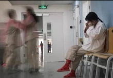 1 bác sĩ nói thẳng: 24 năm làm việc trong phòng chăm sóc đặc biệt, tôi thà nuôi dạy một đứa con 'chậm phát triển' một chút