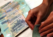 Chỉ vì muốn ăn Tết nhà ngoại, tôi sắm sửa tươm tất, biếu bố mẹ chồng 50 triệu nhưng bà phán một câu lạnh lòng