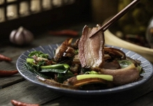 Ngày càng nhiều người tử vong vì bệnh tiểu đường, bác sĩ cảnh báo: Thà ăn cơm không còn hơn ham ba loại thịt này