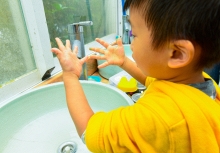 Phát hiện 96 loại độc tố ẩn chứa trong cơ thể 1 đứa trẻ, bác sĩ cảnh báo: Tránh xa 3 loại nhựa này