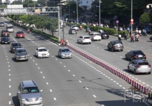 Nút giao thông qua Điện Biên Phủ - cầu vượt Nguyễn Hữu Cảnh càng thêm căng thẳng sau khi chặn rẽ trái