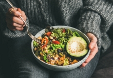 Không phải cứ ăn nhiều chất xơ giảm táo bón, chuyên gia hé lộ chiến lược mới hiệu quả hơn bằng loại quả này