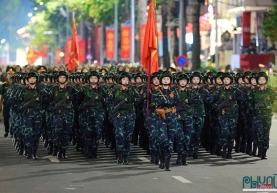 Hơn 16.300 quân nhân và hàng trăm khí tài tham gia tổng hợp luyện diễu binh lần hai