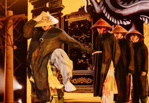 Nón lá, áo dài và hình ảnh rồng thời Lý xuất hiện tại sân khấu Tân binh toàn năng