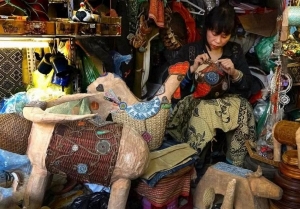 Người phụ nữ 'nhặt lại giá trị' từ những đồ cũ bị bỏ đi