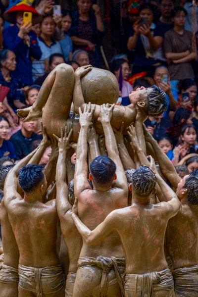Vật cầu nước làng Vân: Lễ hội độc đáo giữa bùn đất và khát vọng mùa màng no đủ