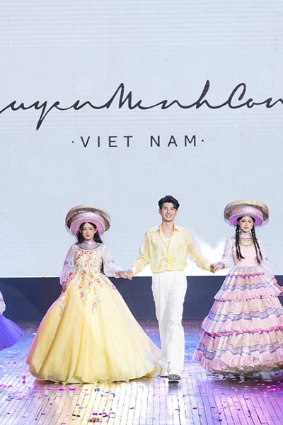 Nhà thiết kế Nguyễn Minh Công đưa sắc màu Tây Bắc vào thời trang trẻ em