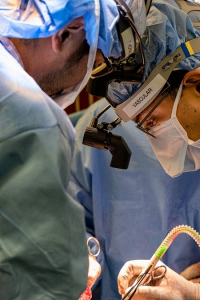 Các bác sĩ lần đầu duy trì sự sống cho bệnh nhân không có phổi suốt 48 giờ 