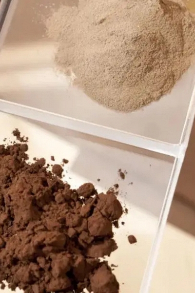 Vật liệu “lai” giữa thủy tinh và nhựa thách thức quy luật vật lý