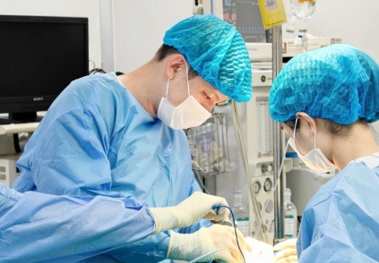  Tiêm trị sẹo do hút mỡ cô gái 25 tuổi hoại tử bụng