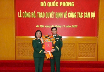 Nữ Phó Giám đốc Bệnh viện Trung ương Quân đội 108 được thăng quân hàm Trung tướng