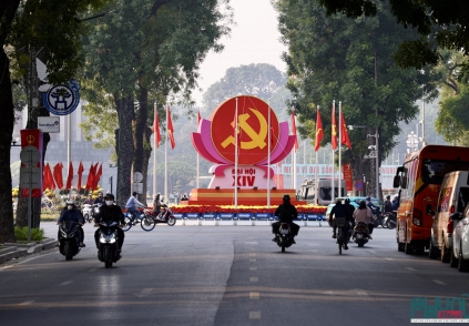 Hà Nội rực rỡ cờ, hoa, hân hoan chào mừng Đại hội XIV của Đảng