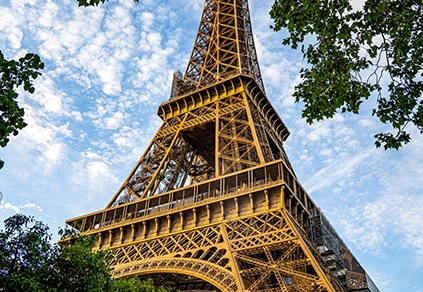 Pháp sẽ khắc tên 72 nữ học giả xuất chúng lên tháp Eiffel để tôn vinh phụ nữ trong khoa học