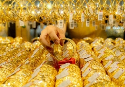 Đeo thử vòng vàng 10 giây, khách hàng bị cửa hàng yêu cầu bồi thường 4 triệu đồng: 'chúng tôi chưa đồng ý cho chị thử'