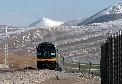 Trung Quốc chi số tiền khủng chôn 15.000 thanh sắt dọc tuyến đường sắt: Hóa ra họ chính là 'bậc thầy'