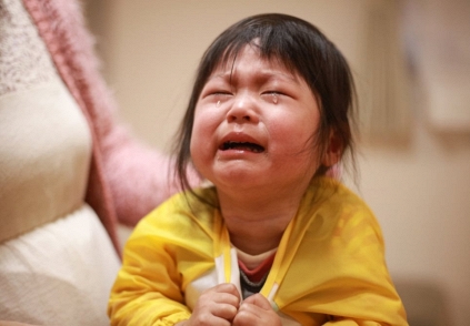 Trẻ hay khóc và cố nhịn không khóc từ nhỏ lớn lên sẽ có sự khác biệt một trời một vực, cha mẹ TUYỆT ĐỐI đừng xem nhẹ!