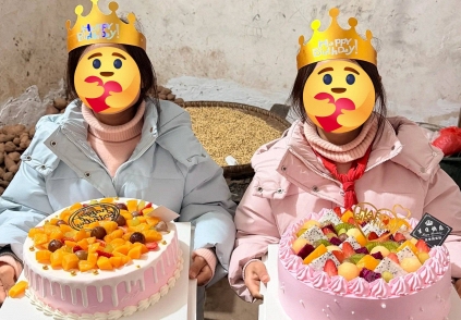 Chỉ là hai chiếc bánh sinh nhật, sao lại gây bão thế này?