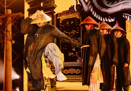 Nón lá, áo dài và hình ảnh rồng thời Lý xuất hiện tại sân khấu Tân binh toàn năng