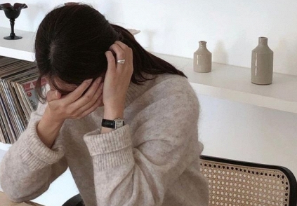 Chồng tự nộp hết tiền lương, vợ chết sững phát hiện sự thật sau 2 năm chung sống