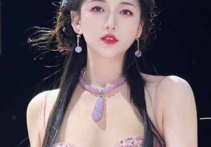 'Phú bà' xứ Trung sở hữu nhan sắc khiến mọi người ngẩn ngơ, cuộc sống trong biệt phủ 1.200m² xa hoa đến choáng váng