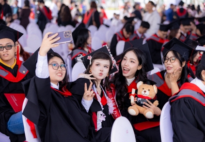 BUV vinh danh thế hệ hơn 600 tân khoa đạt ba cấp độ chuẩn chất lượng