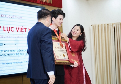 Miệt Cù Lao của NTK Nguyễn Minh Công đạt kỷ lục Việt Nam