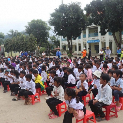 Chương trình 'NÂNG BƯỚC ĐẾN TRƯỜNG' lần thứ VI: tiếp nối hành trình gieo mầm hy vọng cho học sinh vùng sâu vùng xa