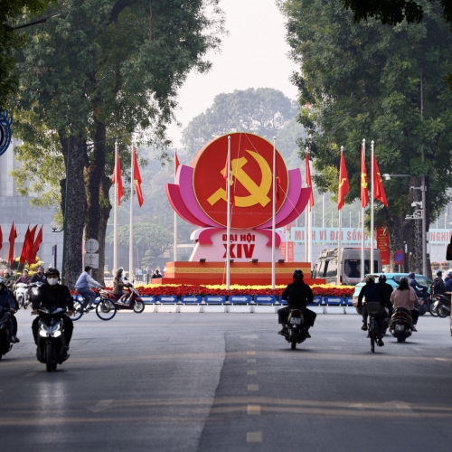 Hà Nội rực rỡ cờ, hoa, hân hoan chào mừng Đại hội XIV của Đảng