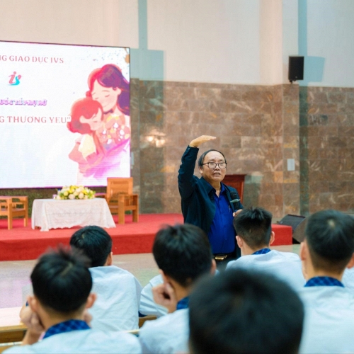 Nhà thơ Trần Đăng Khoa: 'Mẹ không cần một thiên tài ảo, mẹ cần một đứa con tử tế'