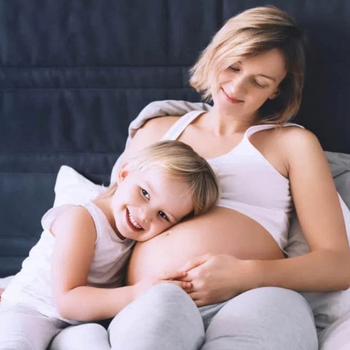 Phụ nữ sinh đủ hai con trước 35 tuổi có thể được hỗ trợ 2 triệu đồng