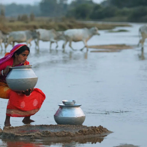 Gánh nặng nước sạch và bất bình đẳng giới: 250 triệu giờ mỗi ngày của phụ nữ và trẻ em gái