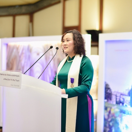 GS.TS Đinh Thị Mai Thanh nhận Huân chương Cành cọ Hàn lâm