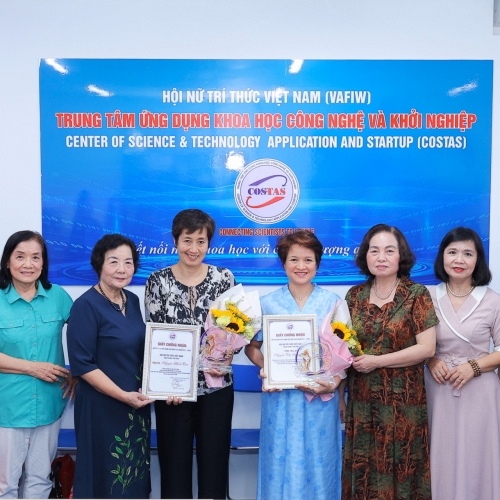 Vinh danh hai Nữ trí thức tiêu biểu với nhiều đóng góp cho khoa học, công nghệ và đổi mới sáng tạo