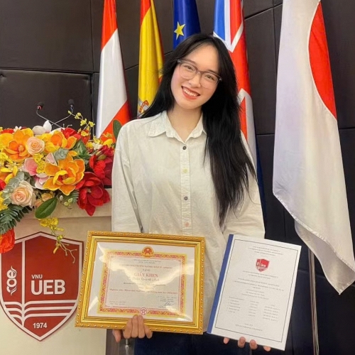 Thủ khoa ngành Kinh tế tìm thấy đam mê nghiên cứu sau những đêm thức trắng chạy số liệu