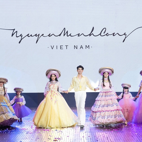 Nhà thiết kế Nguyễn Minh Công đưa sắc màu Tây Bắc vào thời trang trẻ em