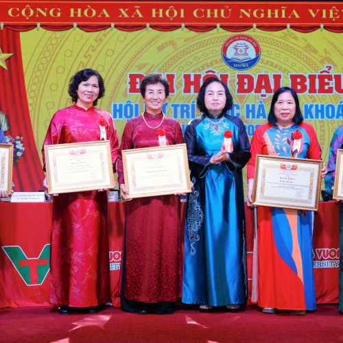 Những hình ảnh tại Đại hội Hội Nữ trí thức Hà Nội lần thứ III