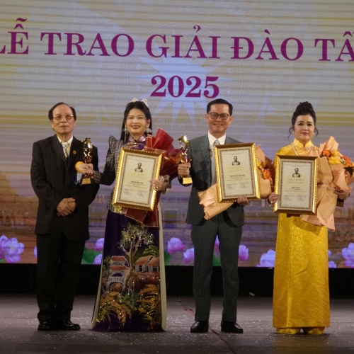 Giải thưởng Đào Tấn năm 2025 gọi tên NSND Lệ Ngọc – dấu ấn của một nhà quản lý sân khấu bản lĩnh