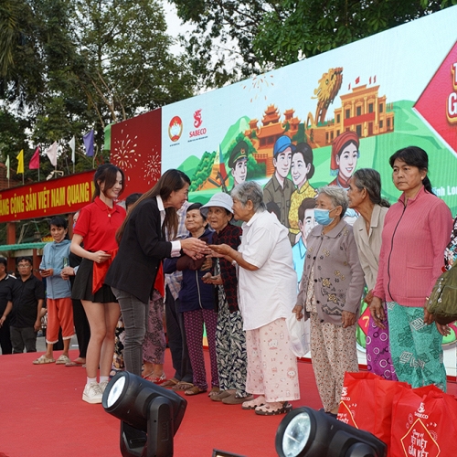 Chuỗi sự kiện cộng đồng thuộc chiến dịch “chung vị tết việt – gắn kết muôn miền” của SABECO đặt chân đến Vĩnh lLong và Cần Thơ