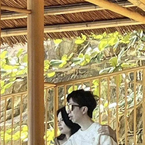 'Tóm dính' cảnh tình tứ của ViruSs và nữ trợ lý Thảo Đây ở Quy Nhơn