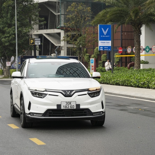 Sắm VF 8 du xuân, nhận cơ hội trúng thêm xe máy điện: “Kèo thơm” khó cưỡng từ VinFast