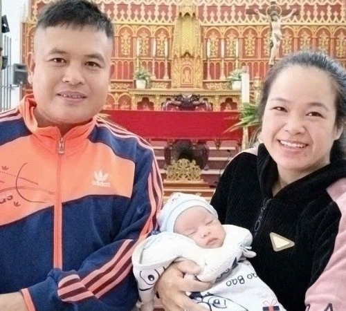 Mùa xuân của phép màu: Thiên thần nhỏ chào đời sau 8 năm chờ đợi 