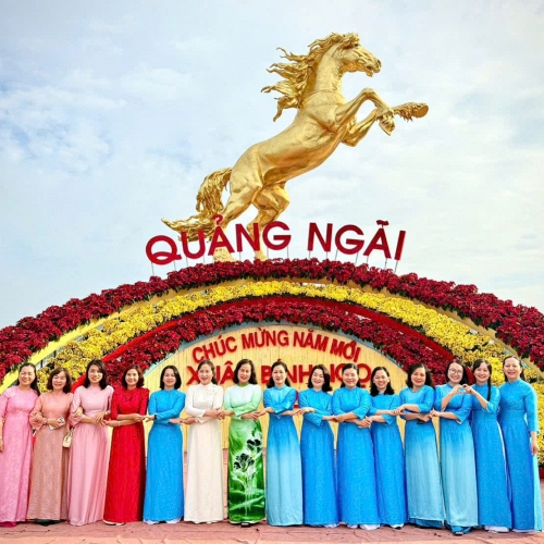 Nữ cán bộ Quảng Ngãi tỏa sáng trong Tuần lễ Áo dài, lan tỏa vẻ đẹp truyền thống 