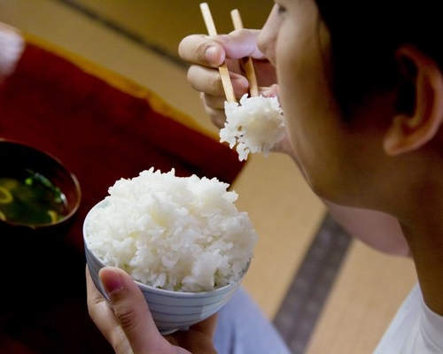 Chỉ một thay đổi nhỏ trong cách ăn cơm có thể giúp giảm mỡ gan tới 30%! Hãy bắt đầu hành trình giảm cân sau kỳ nghỉ lễ của bạn