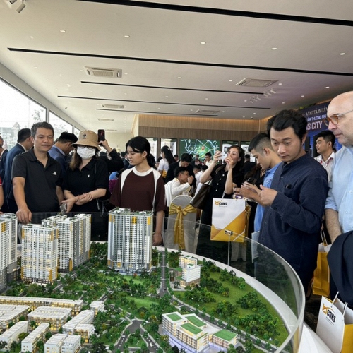 Lãi suất vay mua nhà tăng cao, thị trường bất động sản chững lại