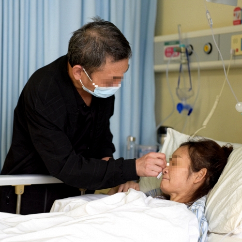 Người phụ nữ 50 tuổi bị tê chân nhưng lại phát hiện ung thư đại trực tràng giai đoạn cuối, không thể phẫu thuật