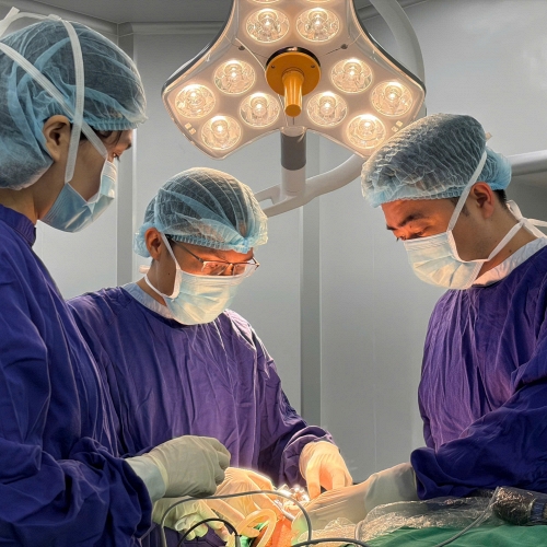 Vinmec Nha Trang tiên phong đưa kỹ thuật phẫu thuật nội soi điều trị ung thư tuyến giáp không sẹo về Khánh Hòa